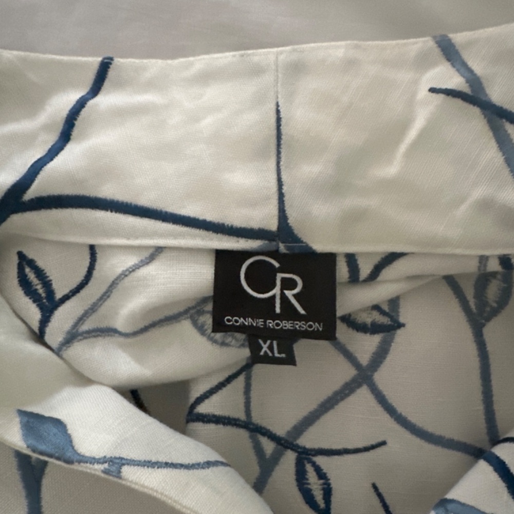 Connie Roberson Luxury Embroidered White Linen Jacket Shades of Blue - Picture 9 of 10